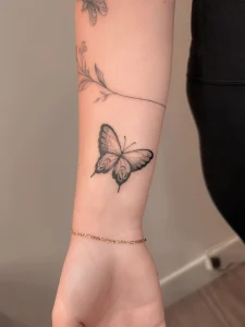 fine line -butterfly-and-line-tattoo-calgary